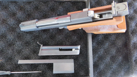 ]Vendo mi fantástica pistola UNIQUE DS69 en calibre 22 , que decir de esta arma tan mítica que no se sepa, 30