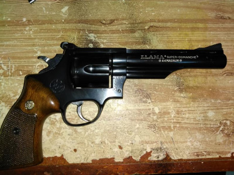Hola compañeros de tiro, por motivos de cambio de aficion, voy a vender este magnifico revolver llama 01