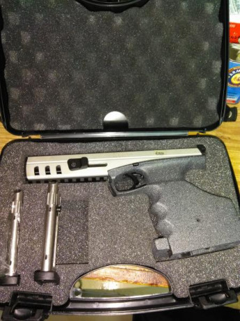 Hola compañeros, vendo este arma de competicion Walther SP22 modelo M3 del calibre 22 l.r.  con 200 disparos, 02