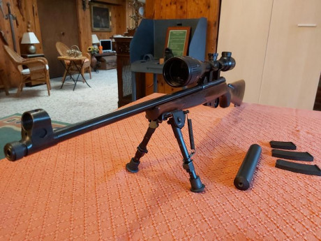 Hola. Por abandono de la afición, vendo esta preciosa carabina del calibre 22lr. 
Incluye visor  y bípode 01