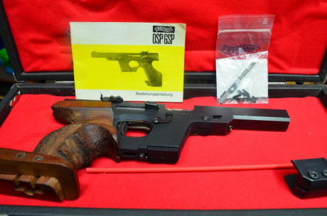 Vendo pistola walther GSP calibre 22lr. con un percutor de recambio y libro de intrucciones original y 00
