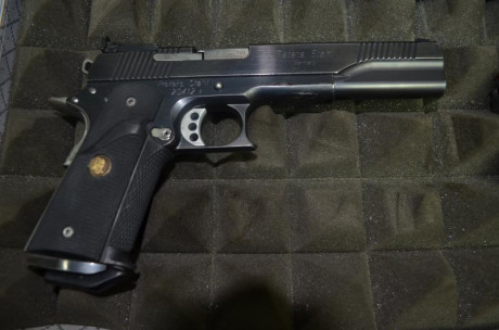 Vendo pistola con dos carros uno del 45  y  otro  del 9 pb. el arma tiene pocos tiros y por problemas 02