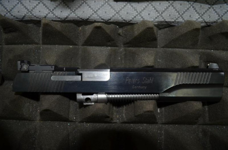 Vendo pistola con dos carros uno del 45  y  otro  del 9 pb. el arma tiene pocos tiros y por problemas 11