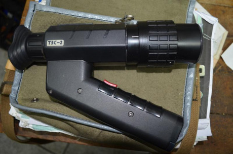 Vendo prismatico de vision nocturna con su mochila  del ejercito ruso. Su precio 200 € 
Va con dos pilas 00