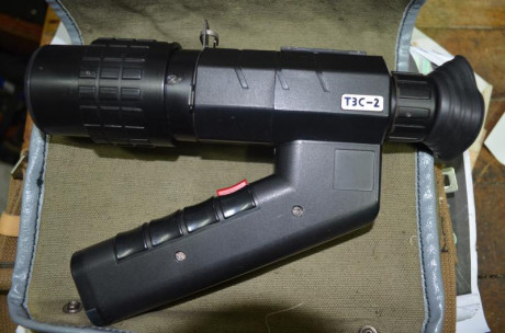 Vendo prismatico de vision nocturna con su mochila  del ejercito ruso. Su precio 200 € 
Va con dos pilas 10