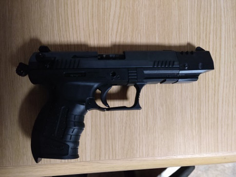 HOLA COMPAÑEROS. VENDO WALTHER P22 TARGET. EL ARMA FUNCIONA CORRECTAMENTE, INCLUYE DOS CARGADORES Y HERRAMIENTAS 00