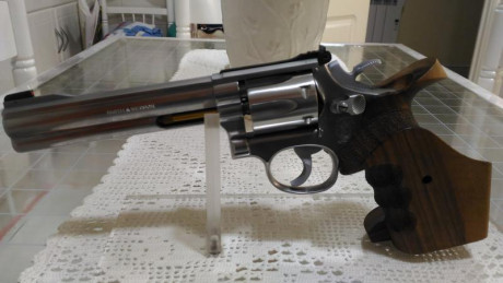 VENDIDO !!!! SE PUEDE RETIRAR EL POST !!!!! Vendo este estupendo Revolver de la firma Smith & Wesson 02