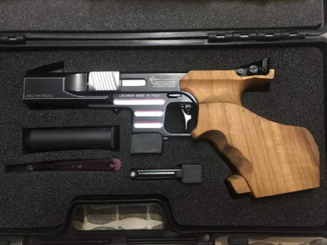 Se vende Pardini hp 32 calibre 32, muy poco uso, la pistola viene con maletín original y la cacha es talla 01