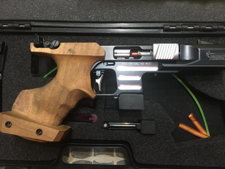 Se vende Pardini hp 32 calibre 32, muy poco uso, la pistola viene con maletín original y la cacha es talla 00