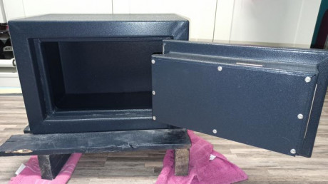 Armero de Grado III para 3 armas
Medidas: 320 Alto x 450 Ancho x 300 Fondo
15L
Normativa UNE-EN-1143-1:2012
No 02