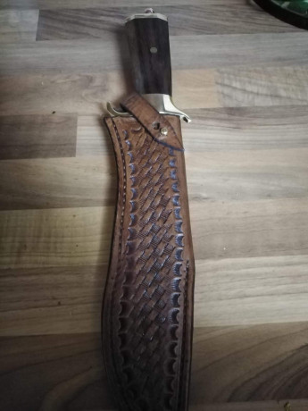 Me están terminando un cuchillo de remate que he encargado. Es un bowie personalizado, ¿que os parece?.
Un 00