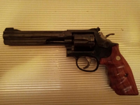 Hola buenas,pongo a la venta este revolver S&W del cal.32 de 6" por 350€.El revolver lo vendo 00