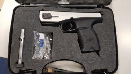 vendo esta walther sp22 que le compre a un jefe que la compro de capricho y según el no la uso, parece 02