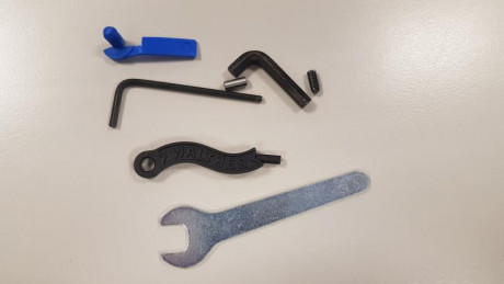 vendo esta walther sp22 que le compre a un jefe que la compro de capricho y según el no la uso, parece 10