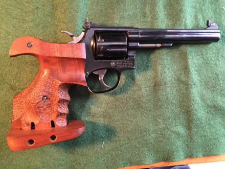 Buenas pongo en venta el revólver, que decir más del mismo, que no se halla dicho. Calibre 38WC. Estado 01