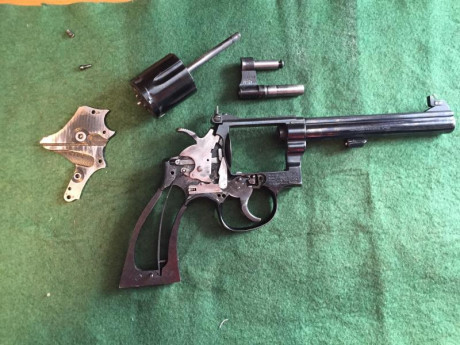 Buenas pongo en venta el revólver, que decir más del mismo, que no se halla dicho. Calibre 38WC. Estado 11