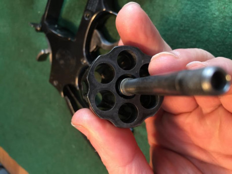 Buenas pongo en venta el revólver, que decir más del mismo, que no se halla dicho. Calibre 38WC. Estado 21