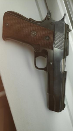 Vendo pistola llama Tipo 1911. Desconozco el modelo exacto.
Alza regulable en deriva.
2 cargadores.
Buen 01