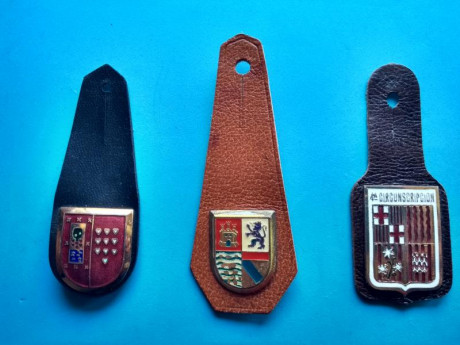 Vendo militaria,insignias...etc del las FFAA españolas. Cualquier duda o foto mas detallada podeis pedirmelo. 01