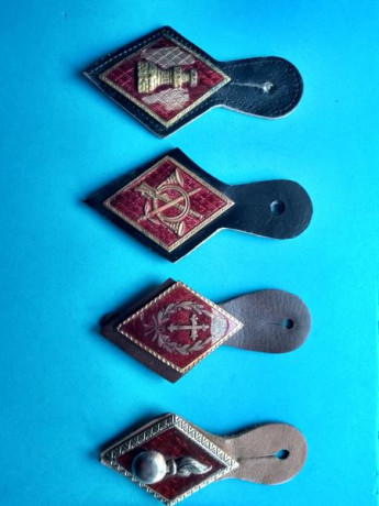 Vendo militaria,insignias...etc del las FFAA españolas. Cualquier duda o foto mas detallada podeis pedirmelo. 00