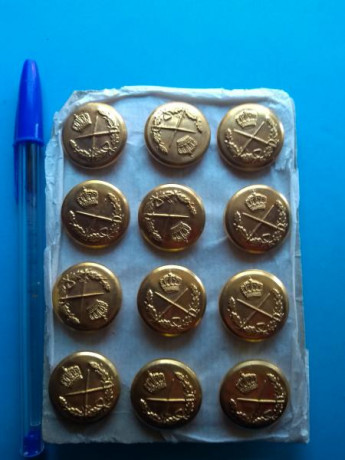 Vendo militaria,insignias...etc del las FFAA españolas. Cualquier duda o foto mas detallada podeis pedirmelo. 50