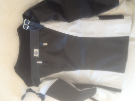 Vendo jacketa de tiro marca Gehmann talla 54 .Es la gama alta - exterior todo de piel , precio nuevo eran 02