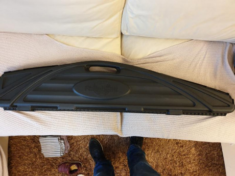 Muy buenas 

Vendo este estuche rígido de la marca Flambeau en muy buen estado. Medidas internas: 132x21 02