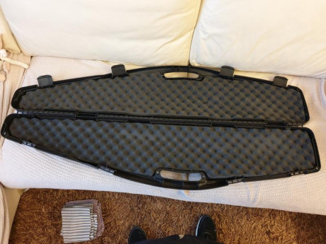 Muy buenas 

Vendo este estuche rígido de la marca Flambeau en muy buen estado. Medidas internas: 132x21 01