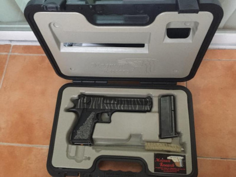 Vendo DESERT EAGLE  en calibre 44 MAGNUM. Guiada en F. Esta muy cuidada y  tira perfectamente.  Personalizada 02