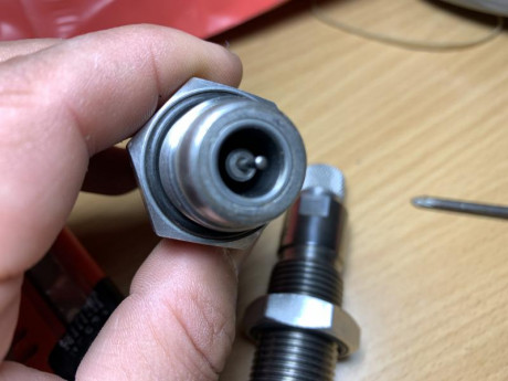 Vendo juego de tres dies de 9mm están en perfecto estado y casi sin uso como se ve en las fotos.
Solo 11