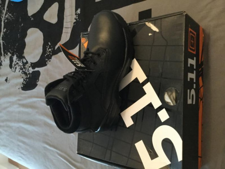 Sin estrenar
Son un 12 pero vienen algo justas
11.5 perfectas
70€
Saludos 11