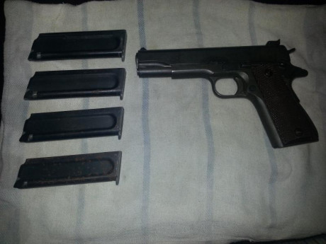 Vendo Colt 1911 ACE del calibre 22 original.
Se vende con 3 cargadores originales y una copia.
Funciona 01