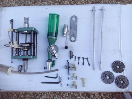 Vendo accesorio para hacer progresiva una prensa RCBS Rock Chuker 
Esta usado y habría que cambiar alguna 01