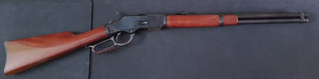 Vendo rifle UBERTI 1873
Calibre 45 Long Colt
Longitud del cañón 19"
Culata y guardamanos en madera 01