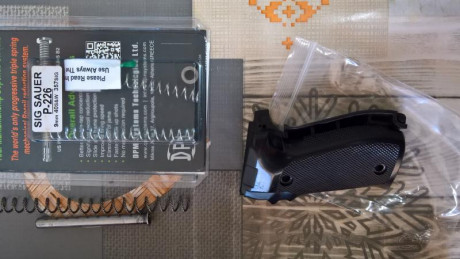 La Norinco NP22..!

Saludos. 
Vendo esta Norinco NP22, calibre 9 mm. parabellum, ya sabéis, clon de la 01