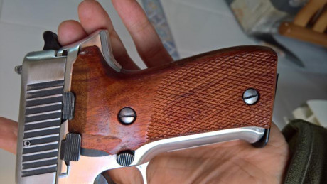 La Norinco NP22..!

Saludos. 
Vendo esta Norinco NP22, calibre 9 mm. parabellum, ya sabéis, clon de la 20