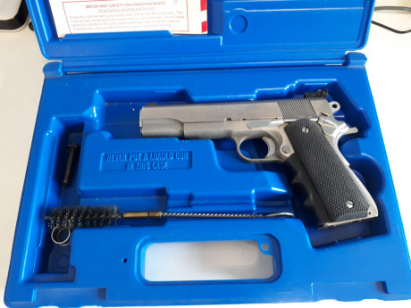 Vendo una Springfield tipo 1911, con muy poco uso. Calibre 9mm parabellum. Se entrega con dos cargadores 01