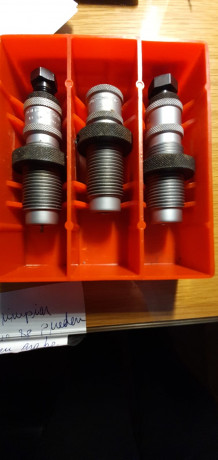 Hola, un amigo vende estos dies de Hornady.
Se encuentran en Madrid.
Precio 40€ portes aparte.
Contactar 01