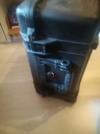 Hola vendo maleta peli Case 1560 por no usar tengo otra más pequeña y está apenas la he usado
150€ la 12