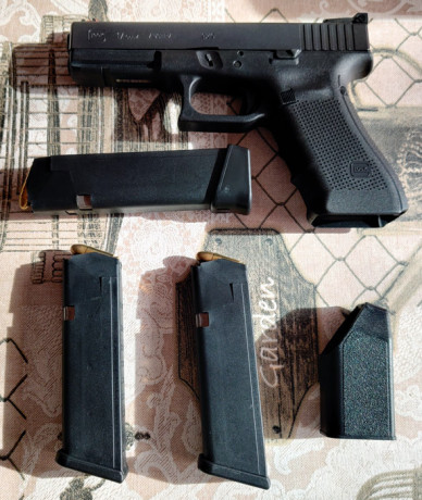 Vendo Glock 17 Gen 4 en estado impoluto como se puede apreciar en las fotos, no tiene más de 200 disparos. 12