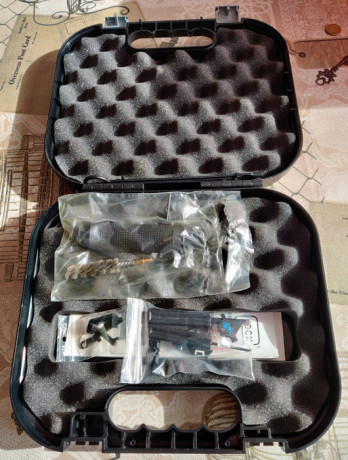 Vendo Glock 17 Gen 4 en estado impoluto como se puede apreciar en las fotos, no tiene más de 200 disparos. 22