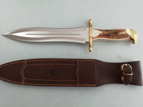 Vendo cuchillo de remate Muela Podenquero enterizo con empuñadura en Asta y latón, comprado hace un par 01