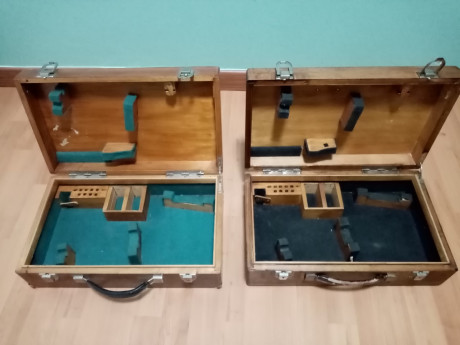 Buenas;

Vendo 2 cajas de transporte para la Toz 35.
Se encuentran en buen estado, aunque la de la izquierda 01