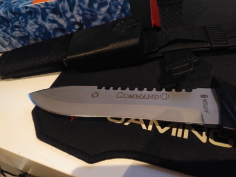 Vendo o cambio Aitor Commando serie B,nuevi,con funda y caja.
El precio es 95€ envio aparte,tambien cambio 02