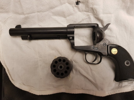    ]Se vende revolver Simple acción con tambor de 10 cartuchos 22 lr. copia del pacificador del 1873 se 00