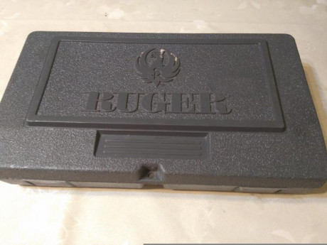 LA RUGER ESTÁ PRACTICAMENTE NUEVA Y VA CON DOS CARGADORES Y DOS JUEGOS DE CACHAS.ESTUCHE
ORIGINAL.
SE 02