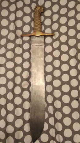 Hola compañeros:
Por una persona que dispone del mismo, os paso fotos de este machete de gastador de infantería 02