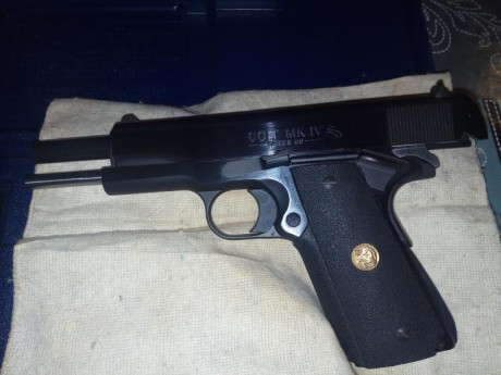 Hola compañeros pongo a la venta muy a pesar pistola colt 9mm p muy poco usada con todo original maletin 01