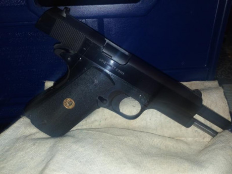 Hola compañeros pongo a la venta muy a pesar pistola colt 9mm p muy poco usada con todo original maletin 00
