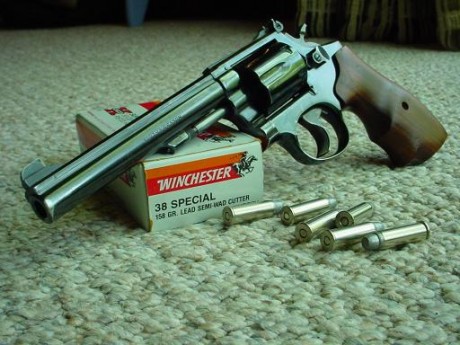 Saludos.

Poseo un revolver Smith & Wesson K-38 Mod. 14 Masterpiece, de los antiguos:
armazón K, cal. 21